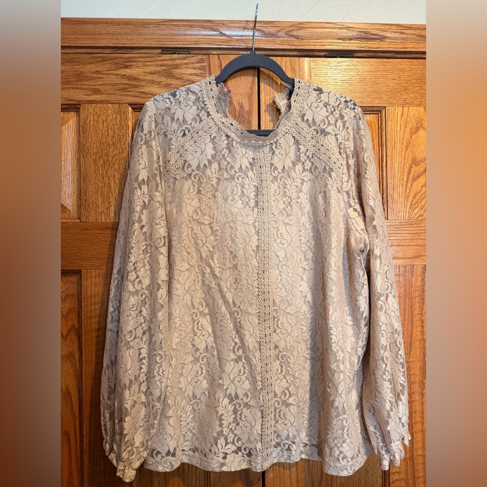 Cable and Gauge Elegant Lace Long Sleeve Top